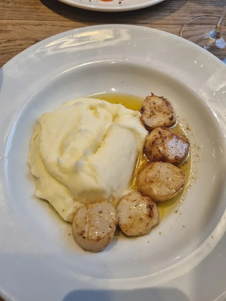 Saint-Jacques poêlées — purée maison · beurre noisette
